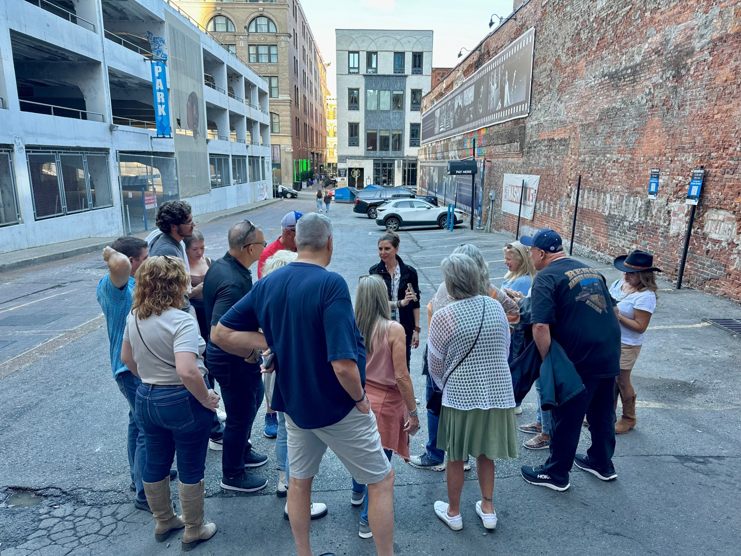 savanah guiding a ghost tour