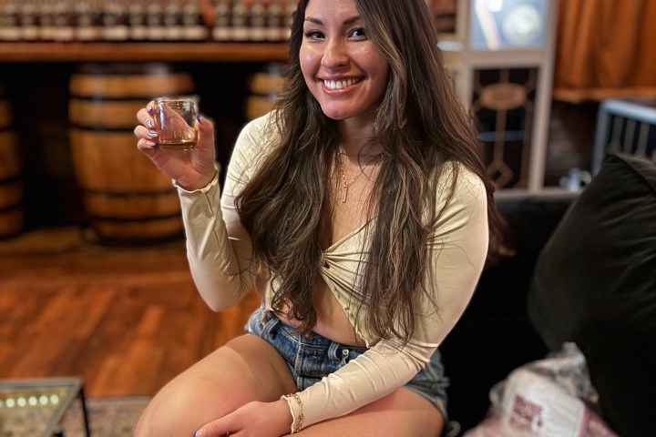 beautiful nashville girl hot woman whiskey tasting nashville